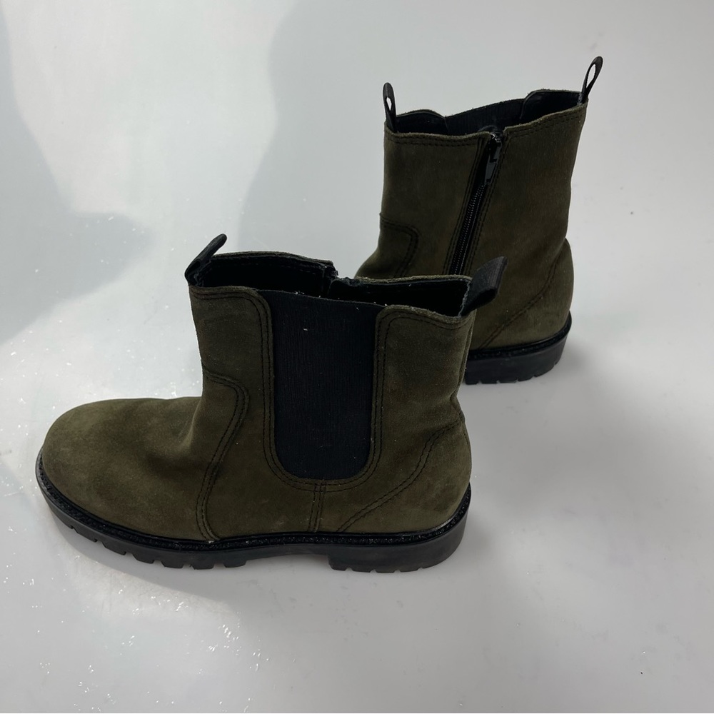 Zara Chelsea’s green suede size 38 (7 1/2)